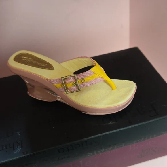 Just The Right Shoe Collection - Black, Gray, Brown Accents - Picture 8 of 9